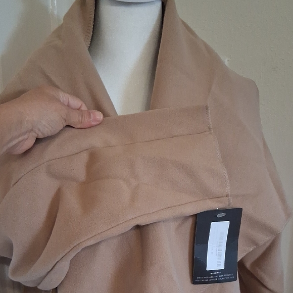 PrettyLittleThing Camel Wrap Jacket - Picture 7 of 7